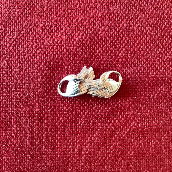 Limited Edition Boston Public Garden Silver Swan Brooch - Picture 2 of 5